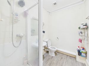 Flat 3- click for photo gallery